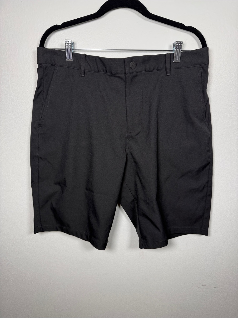 Puma Men's Black Flat-Front Golf Shorts Size 34